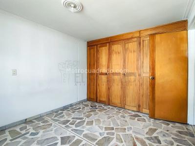 Apartamento de 2 alcobas en arriendo en Laureles, Medellín, 130 m² · foto 5 de 11