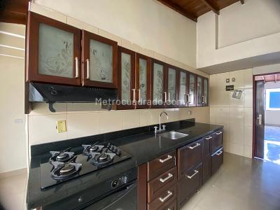 Apartamento de 3 alcobas en arriendo en Las Acacias, Medellín, 130 m² · foto 2 de 12