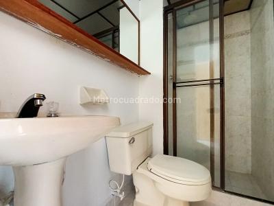 Apartamento de 2 alcobas en arriendo en Belen La Nubia, Medellín, 75 m² · foto 10 de 12