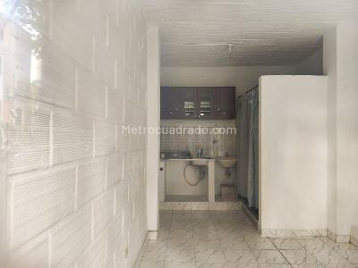 Apartaestudio en arriendo en La Floresta, Medellín, 20 m² · foto 4 de 4
