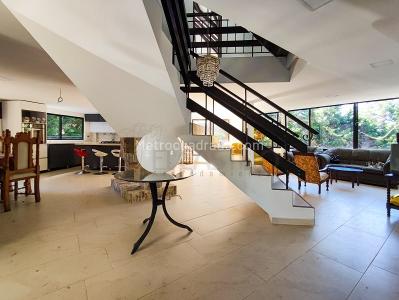 Casa de 5 alcobas en arriendo en Santa Elena, Medellín, 400 m² · foto 16 de 20