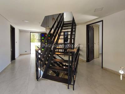 Casa de 5 alcobas en arriendo en Santa Elena, Medellín, 400 m² · foto 19 de 20