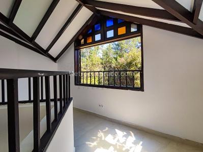 Casa de 5 alcobas en arriendo en Santa Elena, Medellín, 400 m² · foto 20 de 20