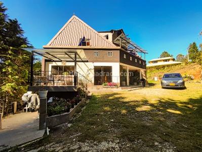 Casa de 5 alcobas en arriendo en Santa Elena, Medellín, 400 m² · foto 2 de 20