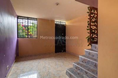 Casa de 3 alcobas en venta en Calasanz, Medellín, 90 m² · foto 2 de 13