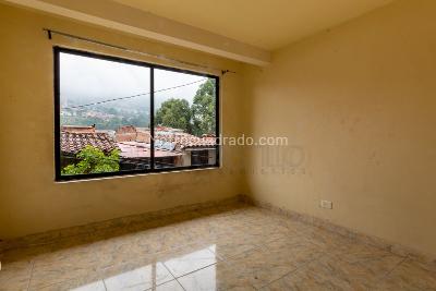Casa de 3 alcobas en venta en Calasanz, Medellín, 90 m² · foto 4 de 13