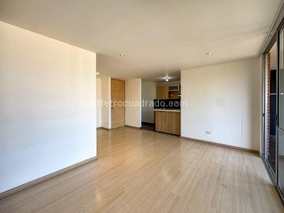 Apartamento en arriendo en Loma Del Esmeraldal, Envigado · foto 3 de 11