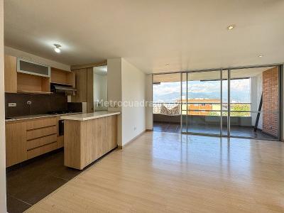 Apartamento en arriendo en Loma Del Esmeraldal, Envigado · foto 4 de 11