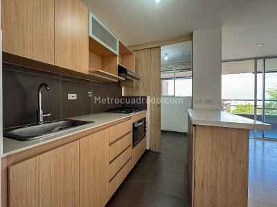 Apartamento en arriendo en Loma Del Esmeraldal, Envigado · foto 5 de 11