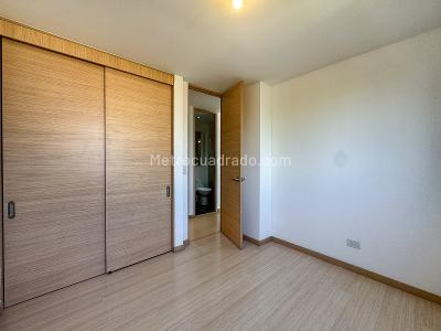 Apartamento en arriendo en Loma Del Esmeraldal, Envigado · foto 7 de 11