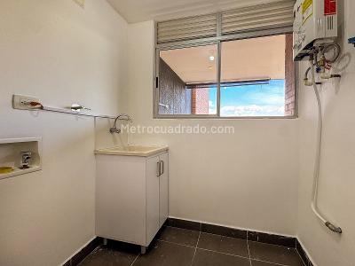 Apartamento en arriendo en Loma Del Esmeraldal, Envigado · foto 11 de 11