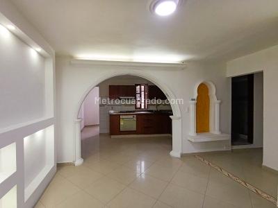 Apartamento de 4 alcobas en venta en Obrero, Bello, 123 m² · foto 2 de 19