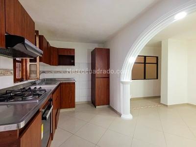 Apartamento de 4 alcobas en venta en Obrero, Bello, 123 m² · foto 4 de 19