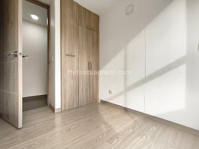 Apartamento de 3 alcobas en arriendo en Loma De Los Bernal, Medellín, 55 m² · foto 7 de 13