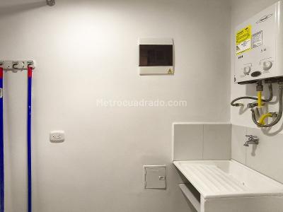 Apartamento de 3 alcobas en arriendo en Loma De Los Bernal, Medellín, 55 m² · foto 10 de 13
