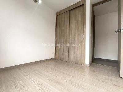 Apartamento de 3 alcobas en arriendo en Loma De Los Bernal, Medellín, 55 m² · foto 4 de 13