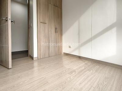 Apartamento de 3 alcobas en arriendo en Loma De Los Bernal, Medellín, 55 m² · foto 6 de 13