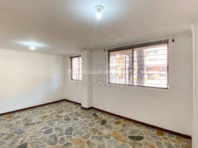 Apartamento de 3 alcobas en arriendo en Belen Rosales, Medellín, 95 m² · foto 2 de 13