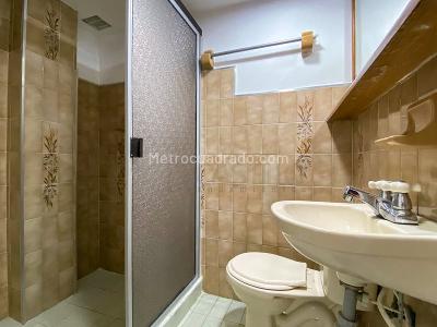 Apartamento de 3 alcobas en arriendo en Belen Rosales, Medellín, 95 m² · foto 9 de 13