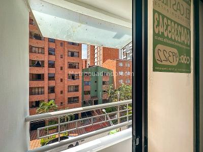 Apartamento de 3 alcobas en arriendo en Laureles, Medellín, 125 m² · foto 2 de 14