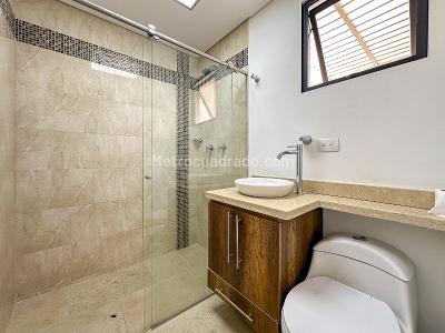 Apartamento de 3 alcobas en arriendo en Laureles, Medellín, 125 m² · foto 11 de 14