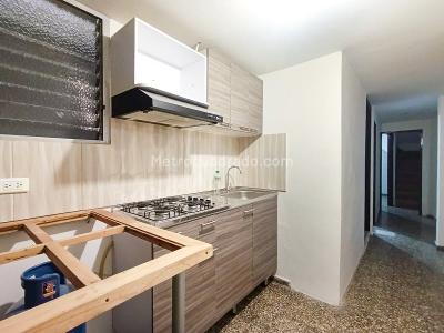 Apartamento de 3 alcobas en arriendo en Belen Parque, Medellín, 80 m² · foto 2 de 5