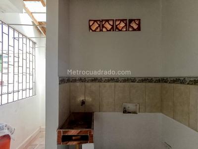 Apartamento de 2 alcobas en arriendo en Belen Parque, Medellín, 40 m² · foto 8 de 9
