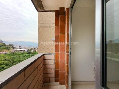 Apartamento de 2 alcobas en arriendo en Rodeo Alto, Medellín, 45 m² · foto 2 de 8