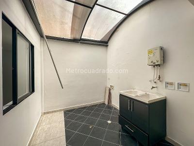 Casa de 5 alcobas en arriendo en Belen San Carlos, Medellín, 140 m² · foto 14 de 14