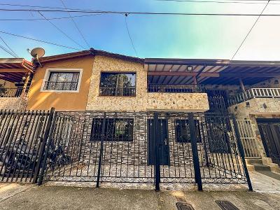 Casa de 5 alcobas en arriendo en Belen San Carlos, Medellín, 140 m² · foto 1 de 14