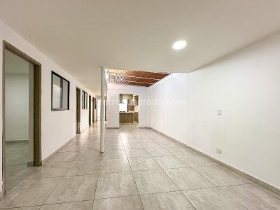 Casa de 5 alcobas en arriendo en Belen San Carlos, Medellín, 140 m² · foto 3 de 14