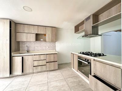 Casa de 5 alcobas en arriendo en Belen San Carlos, Medellín, 140 m² · foto 4 de 14