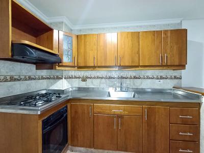 Apartamento de 3 alcobas en arriendo en El Velodromo, Medellín, 85 m² · foto 3 de 10