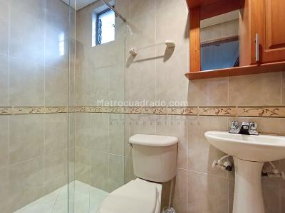 Apartamento de 3 alcobas en arriendo en El Velodromo, Medellín, 85 m² · foto 8 de 10