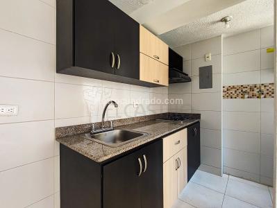 Apartamento de 3 alcobas en arriendo en Loma De Los Bernal, Medellín, 57 m² · foto 3 de 9