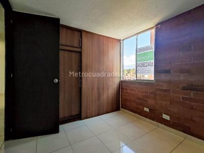 Apartamento de 3 alcobas en arriendo en Loma De Los Bernal, Medellín, 57 m² · foto 4 de 9
