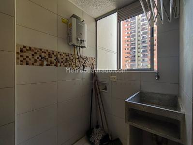 Apartamento de 3 alcobas en arriendo en Loma De Los Bernal, Medellín, 57 m² · foto 7 de 9