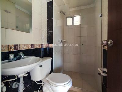 Apartamento de 3 alcobas en arriendo en Loma De Los Bernal, Medellín, 57 m² · foto 9 de 9