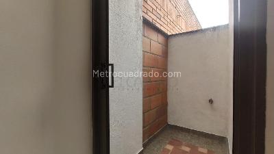 Apartamento de 3 alcobas en arriendo en Belen Malibu, Medellín, 80 m² · foto 11 de 12