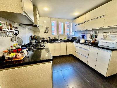 Apartamento de 3 alcobas en venta en Los Rosales Emaus, Bogotá, 175 m² · foto 5 de 17