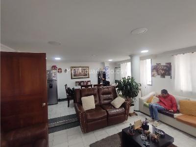 Casa de 5 alcobas en venta en Centro Americas, Bogotá, 307 m² · foto 19 de 20