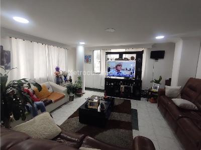 Casa de 5 alcobas en venta en Centro Americas, Bogotá, 307 m² · foto 20 de 20