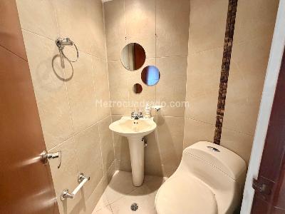 Apartamento de 3 alcobas en arriendo en Santa Barbara Central, Bogotá, 218 m² · foto 11 de 19