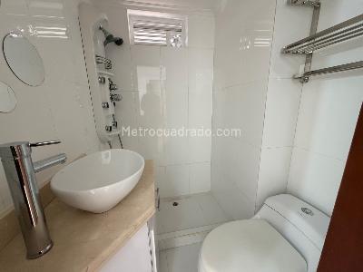 Apartamento de 3 alcobas en arriendo en Santa Barbara Central, Bogotá, 218 m² · foto 15 de 19