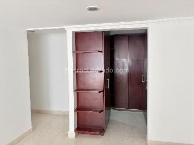 Apartamento de 3 alcobas en arriendo en Santa Barbara Central, Bogotá, 218 m² · foto 16 de 19