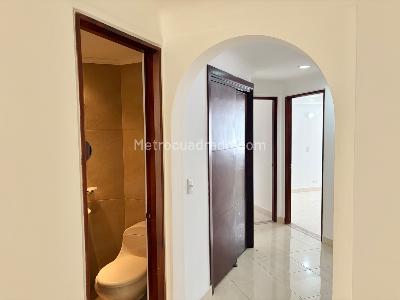 Apartamento de 3 alcobas en arriendo en Santa Barbara Central, Bogotá, 218 m² · foto 7 de 19