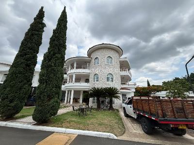 Casa de 5 alcobas en venta en El Ingenio Ii, Cali, 650 m² · foto 1 de 18