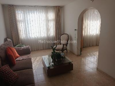 Casa de 4 alcobas en venta en Jazmin, Bogotá, 198 m² · foto 2 de 9