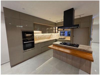 Casa de 3 alcobas en venta en Barro Blanco, Rionegro, 245 m² · foto 2 de 20