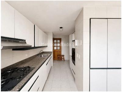 Apartamento de 3 alcobas en venta en Los Balsos, Medellín, 168 m² · foto 9 de 18